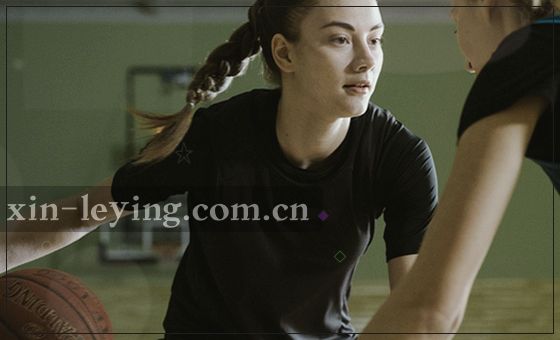 一支笔划过卡片边缘,指尖轻触,反馈流畅如丝。