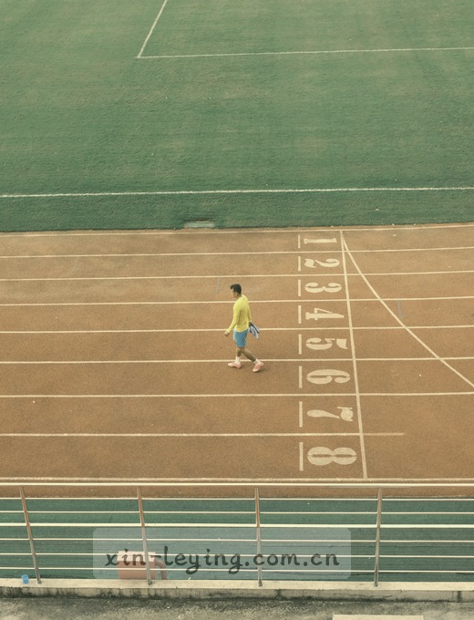 球队3比0领先，实时数据与球员头像清晰可见。